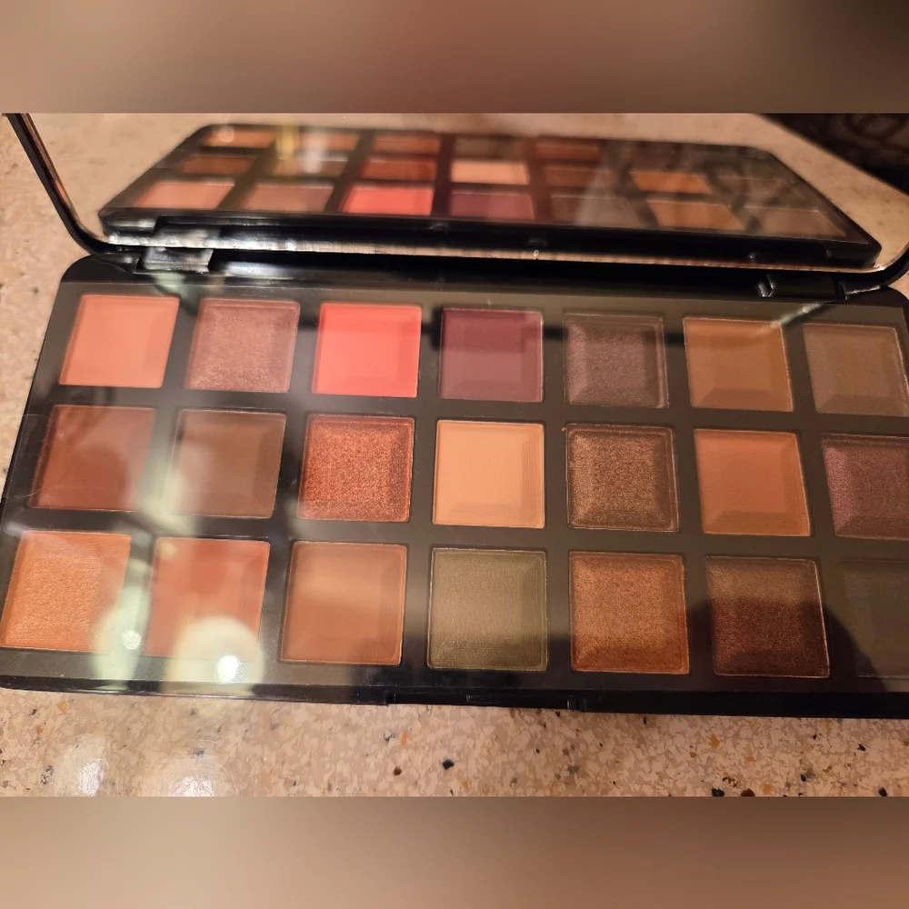 🦋2/$30! Beauty Gems Neutrals Palette 21-Piece Eye Shadow Kit w/Mirror NIP